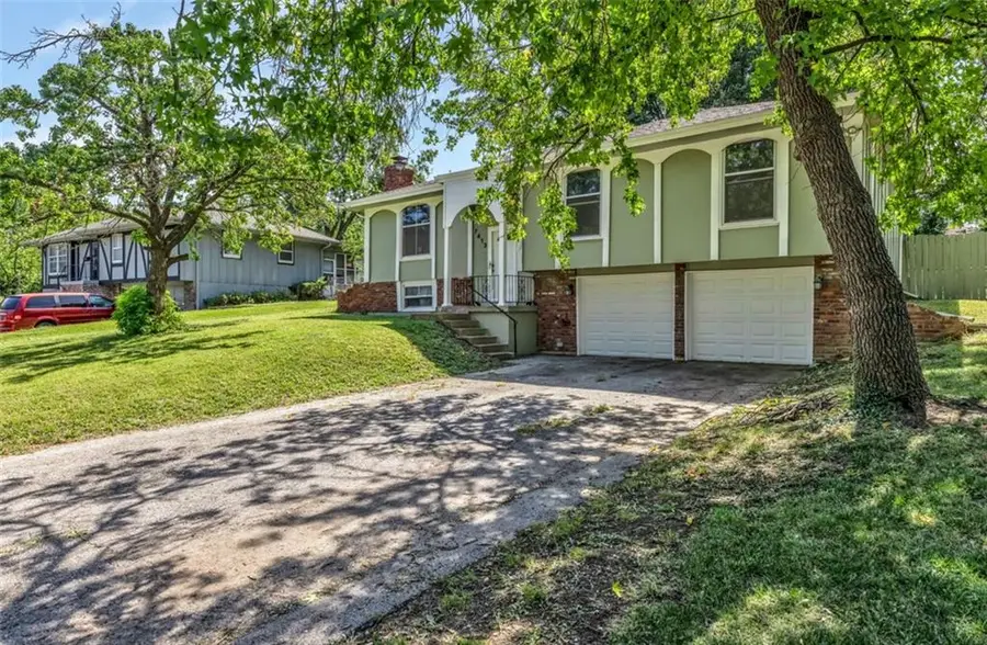 7413 Loma Vista Drive, Kansas City, MO 64138 - #2