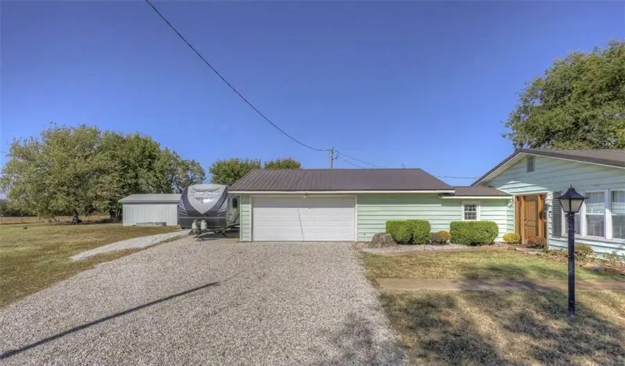 3617 SW Center Road, Columbus, KS 66725 - #2