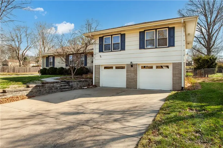 4819 NE Sherwood Drive, Kansas City, MO 64119 - #3