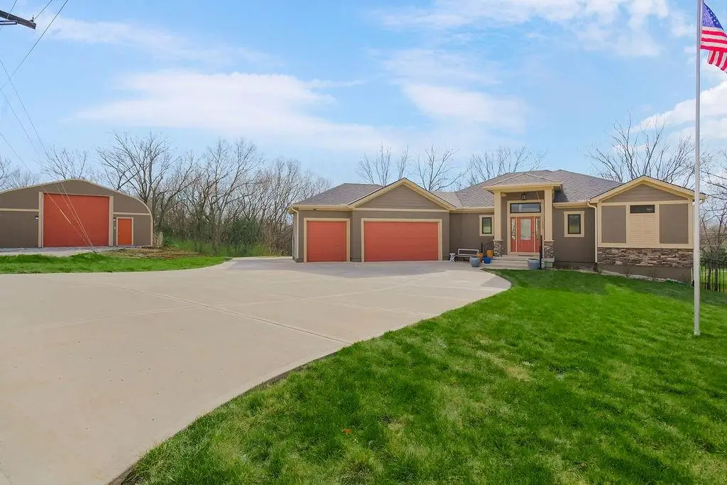 1009 N Independence Street, Pleasant Hill, MO 64080 - #1