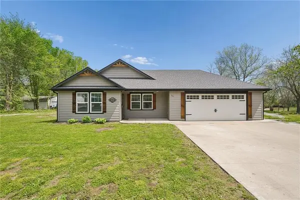 221 S 3rd Street, Drexel, MO 64742