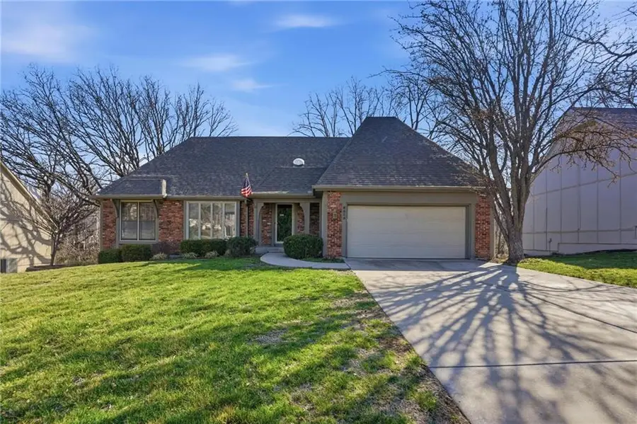 8505 Rosehill Road, Lenexa, KS 66215 - #2