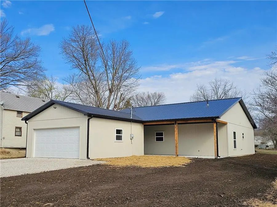 410 E 6th Avenue, Garnett, KS 66032 - #3