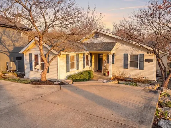 76 R Street, Lee's Summit, MO 64086