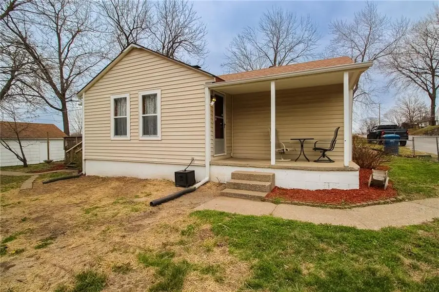 1014 E Smith Avenue, Independence, MO 64050 - #2
