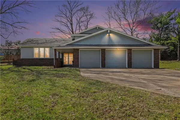 909 Tam O'shanter Street, Kansas City, MO 64145