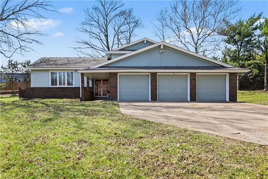 909 Tam O'shanter Street, Kansas City, MO 64145 - #2