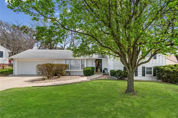 7629 Mission Road, Prairie Village, KS 66208