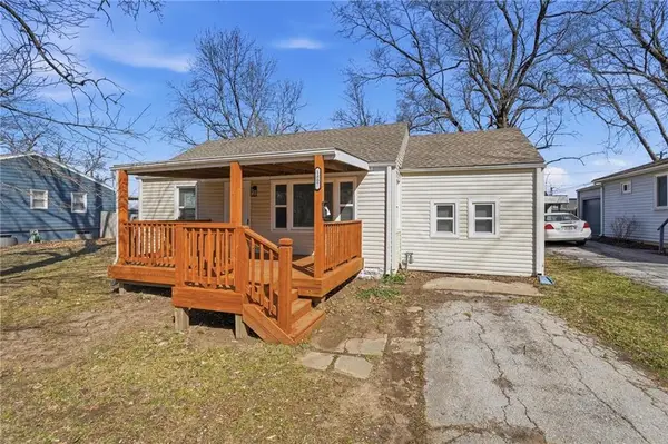 1807 W Main Street, Blue Springs, MO 64015