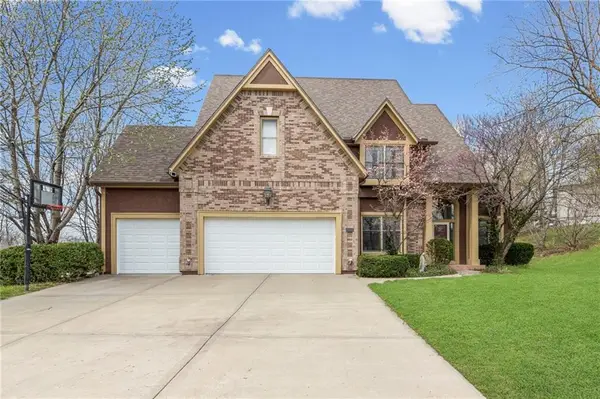 10400 River Hills Drive, Parkville, MO 64152