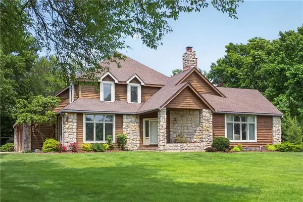 11000 W 177th Terrace, Overland Park, KS 66221