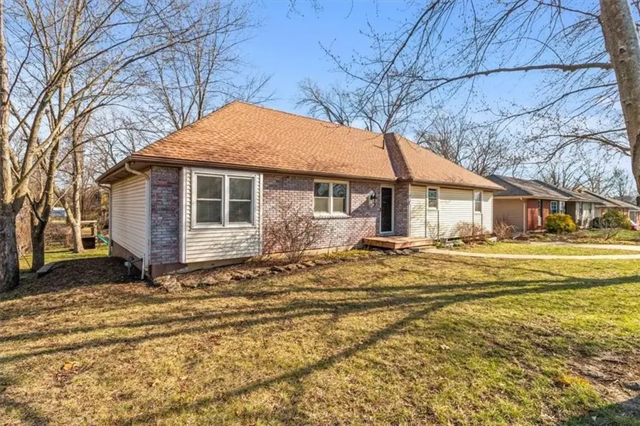 810 NE Chestnut Street, Lees Summit, MO 64086 - #2