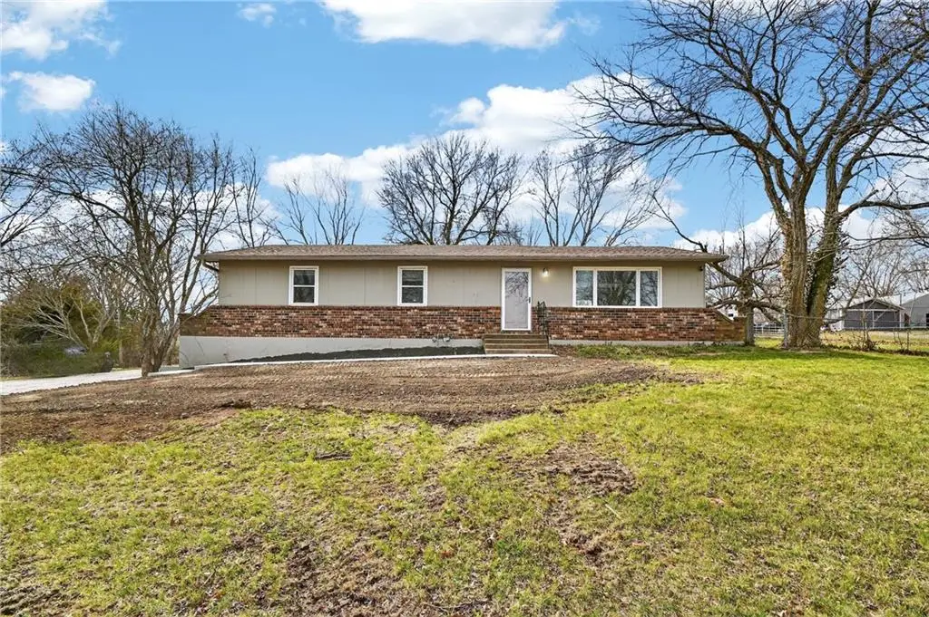 23718 S State Route 291 Highway, Harrisonville, MO 64701 - #1