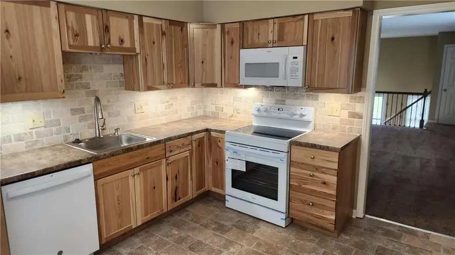 8736 N Hull Avenue, Kansas City, MO 64154 - #2