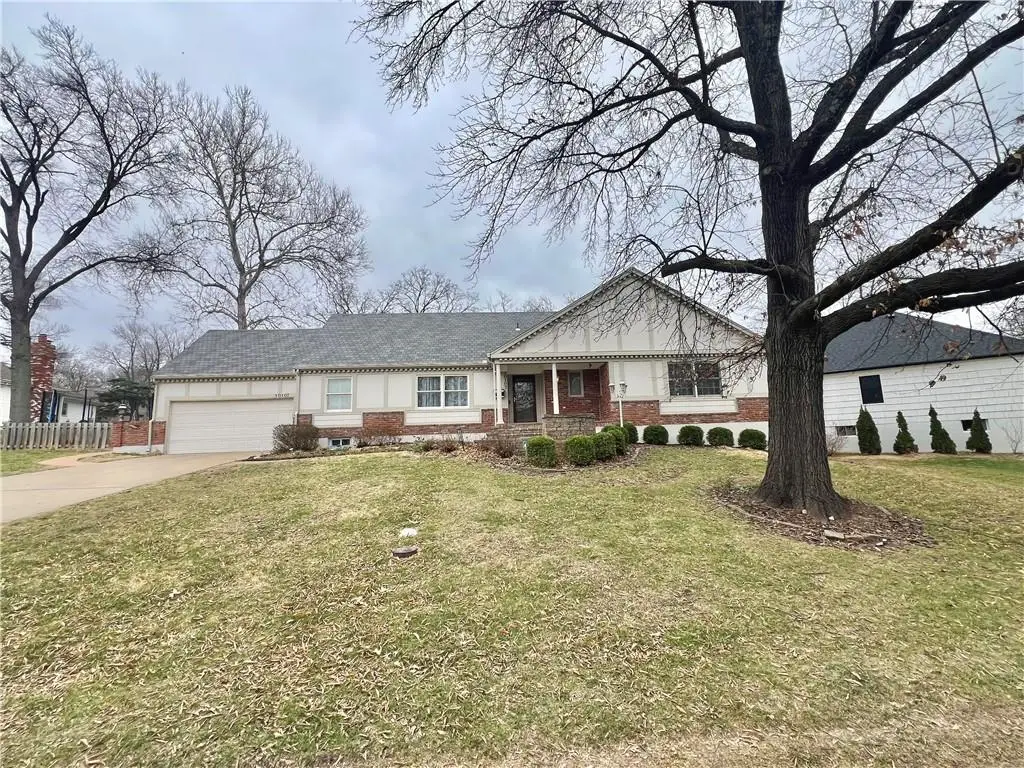10107 Oakridge Drive, Overland Park, KS 66212 - #1