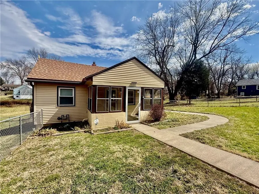 2319 S Hawthorne Avenue, Independence, MO 64052 - #2