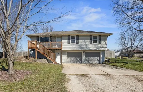 271 NW 75 Road, Centerview, MO 64019