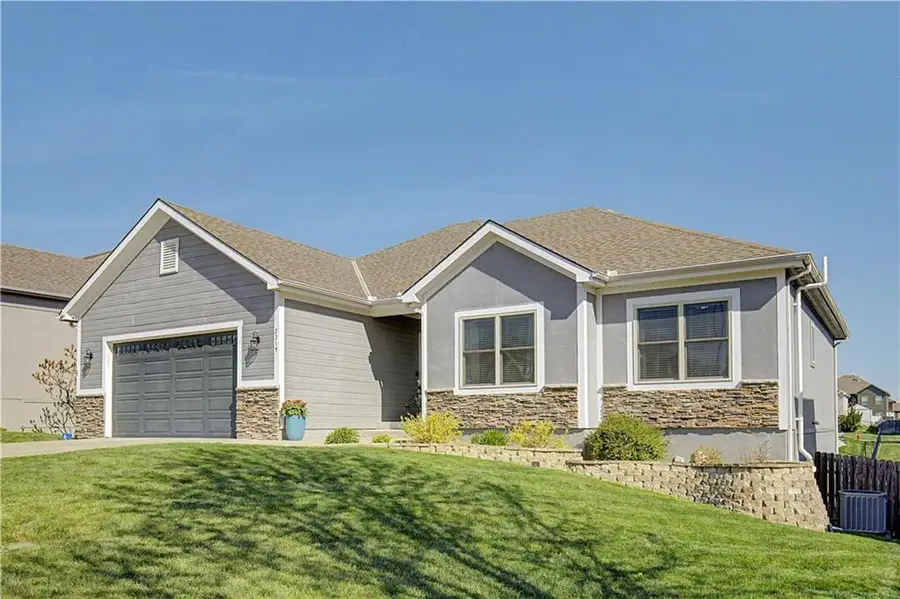 2315 NW Hedgewood Drive, Grain Valley, MO 64029 - #2