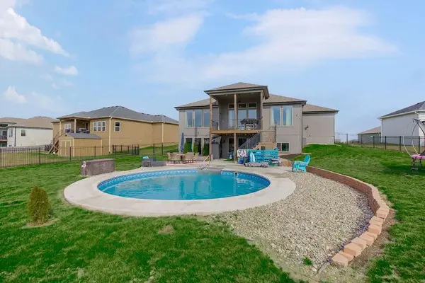 807 W Solomon Drive, Lone Jack, MO 64086