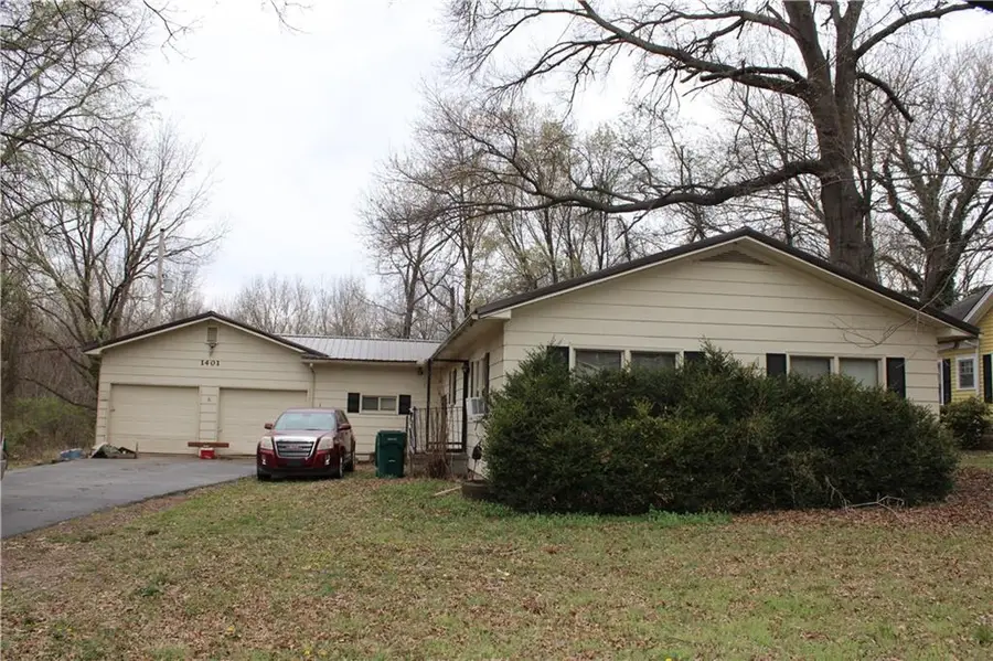 1401 N Main Street, Pittsburg, KS 66762 - #2