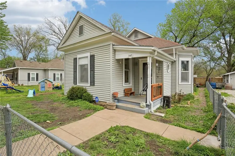 743 S Locust Street, Ottawa, KS 66067 - #2