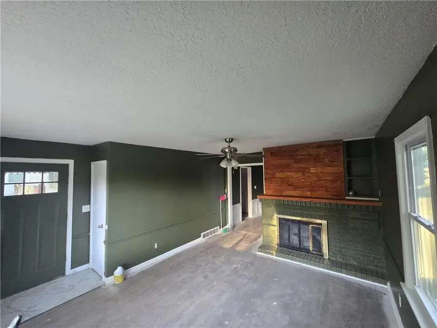 1402 S Dodgion Avenue, Independence, MO 64055 - #3