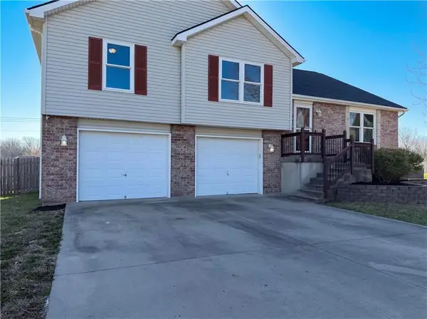 709 Woodland Circle, Grain Valley, MO 64029