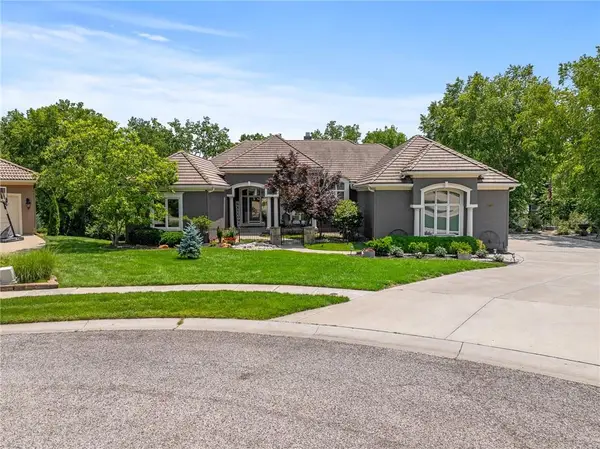 8709 Pine Street, Lenexa, KS 66220