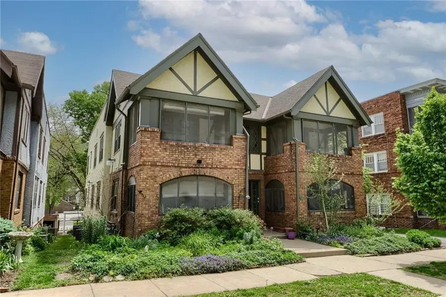 5039-41 Wyandotte Street, Kansas City, MO 64112 - #3