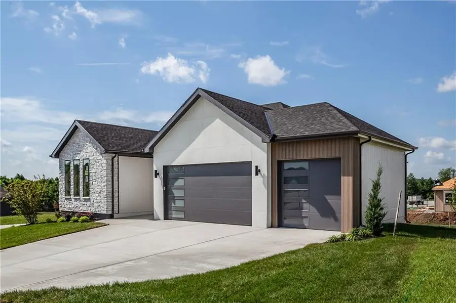 2604 NE Crestview Street, Blue Springs, MO 64029 - #2