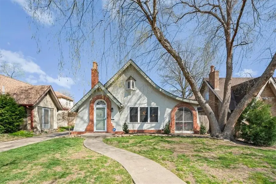 26 E 70th Terrace, Kansas City, MO 64113 - #2