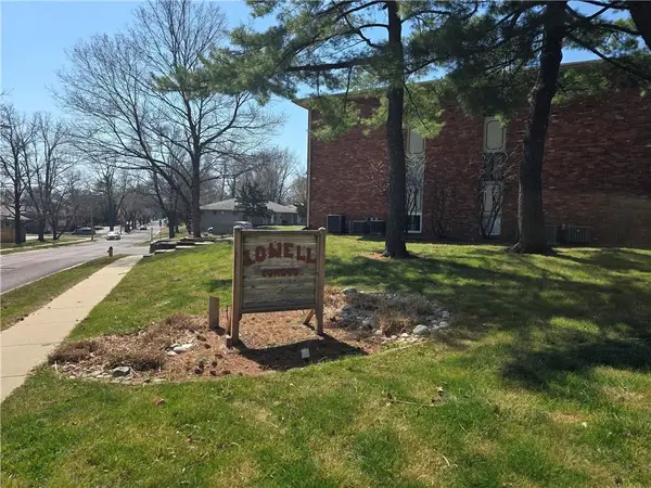 8215 Santa Fe Drive #7, Overland Park, KS 66204