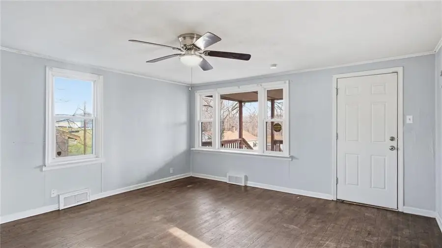 1017 E Smith Avenue, Independence, MO 64050 - #2