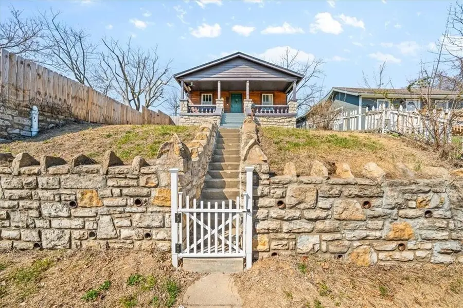 3118 Myrtle Avenue, Kansas City, MO 64128 - #2