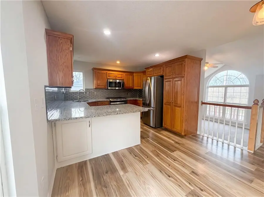 6417 N Kirkwood Avenue, Kansas City, MO 64151 - #2