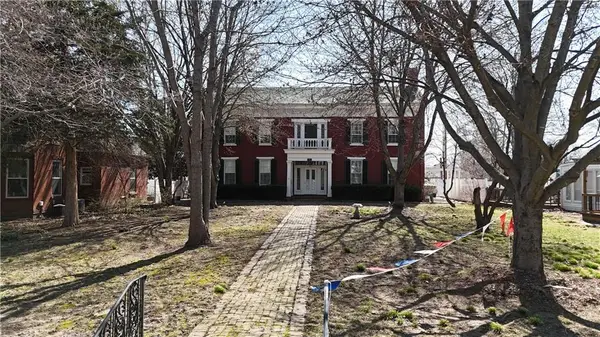 1611 South Street, Lexington, MO 64067