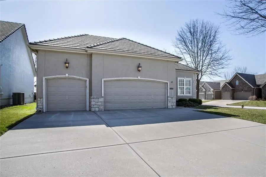 405 NW Greenview Drive, Lees Summit, MO 64064 - #2