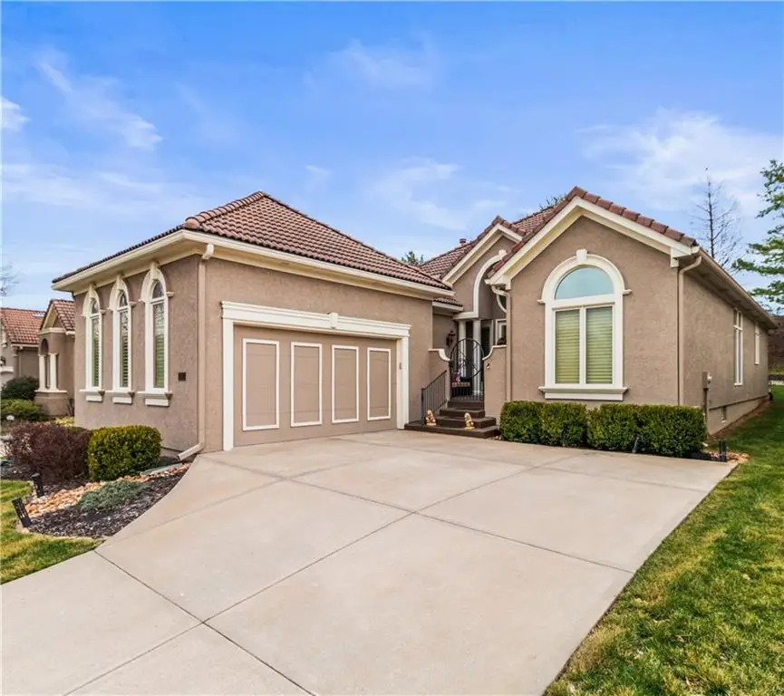 4517 NE Fairway Homes Drive, Lees Summit, MO 64064 - #2