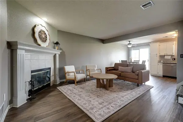 5833 Plantation Lane #199B, Lee's Summit, MO 64064