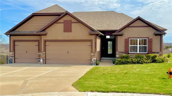 4925 S Brittany Drive, Blue Springs, MO 64015