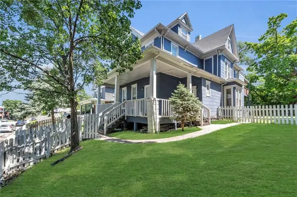 2745 Holmes Street, Kansas City, MO 64109