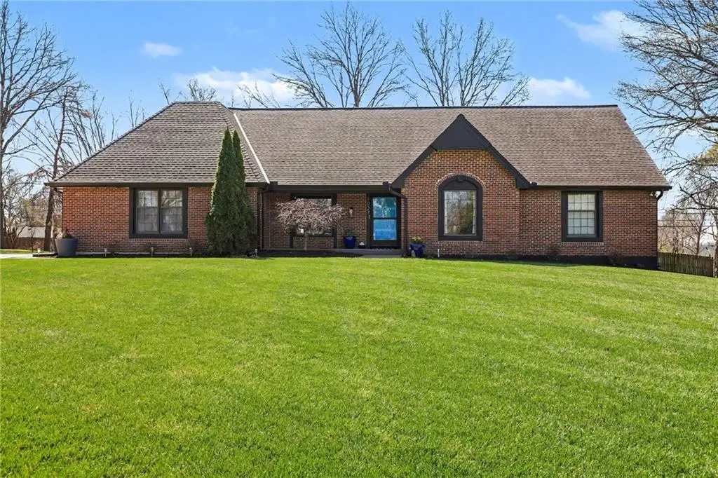 1027 W Burning Tree Drive, Kansas City, MO 64145 - #1