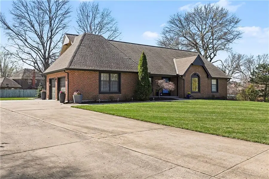 1027 W Burning Tree Drive, Kansas City, MO 64145 - #3