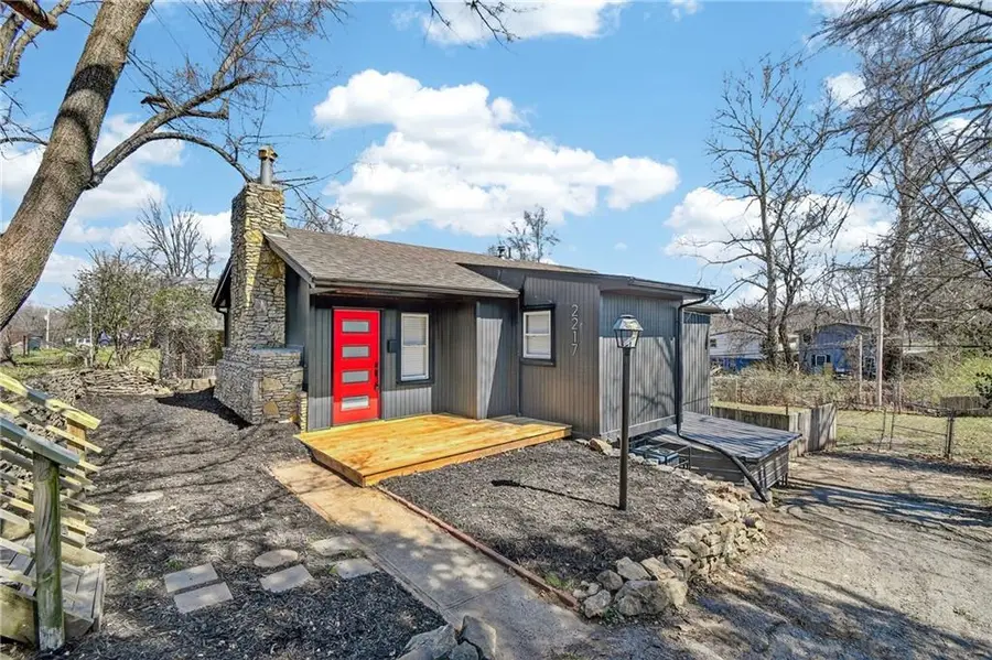 2217 S Cedar Avenue, Independence, MO 64052 - #2