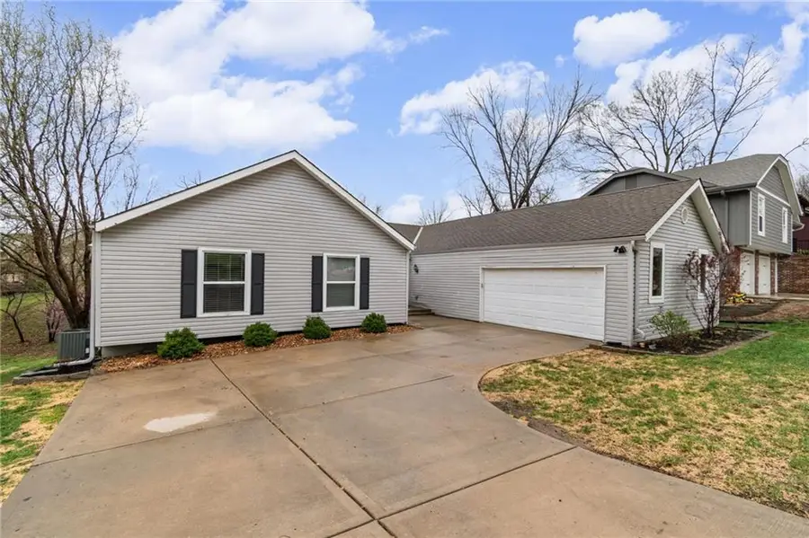 7400 N Granby Avenue, Kansas City, MO 64151 - #2