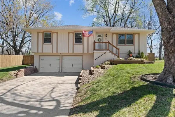 2113 S Owings Street, Oak Grove, MO 64075