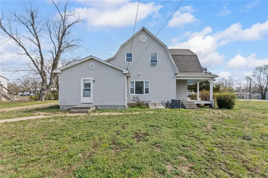 702 N Kentucky Street, Iola, KS 66749 - #3
