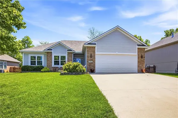 1609 Dalton Drive, Lee's Summit, MO 64081