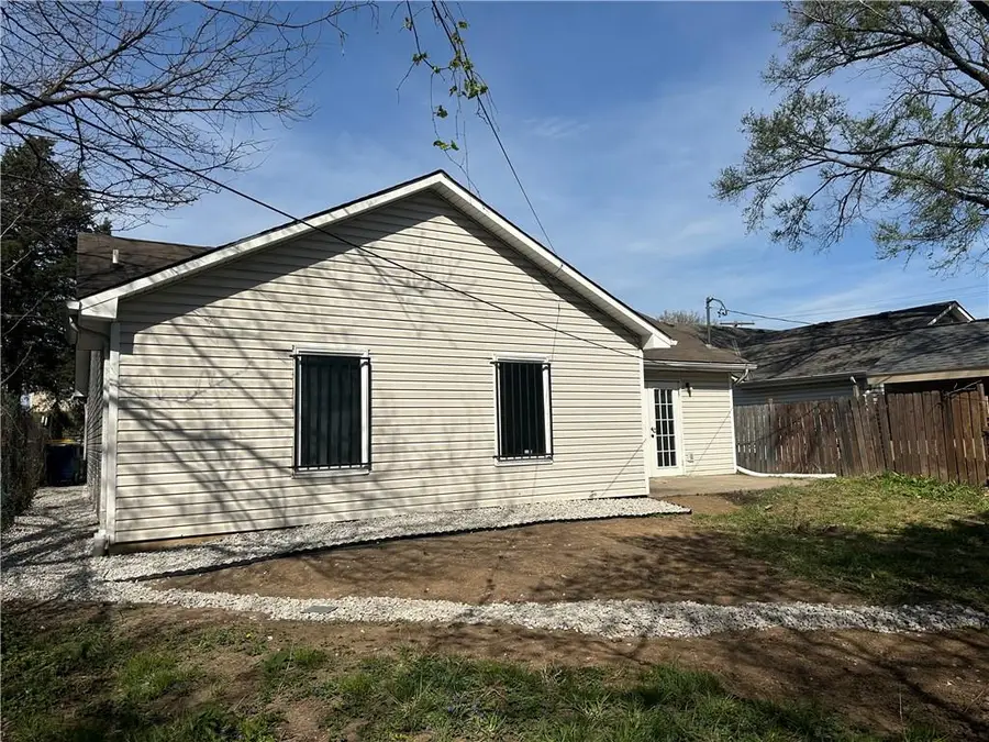 3805 Garfield Avenue, Kansas City, MO 64109 - #3