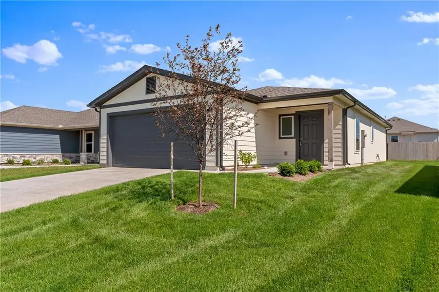 426 Rock Creek Drive, Tonganoxie, KS 66086 - #2